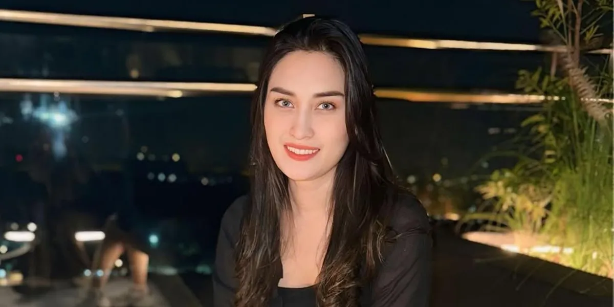 Portrait of Angbeen Rishi Can Wear a Crop Top After Losing 10 Kg Thanks to 'Natural' Diet