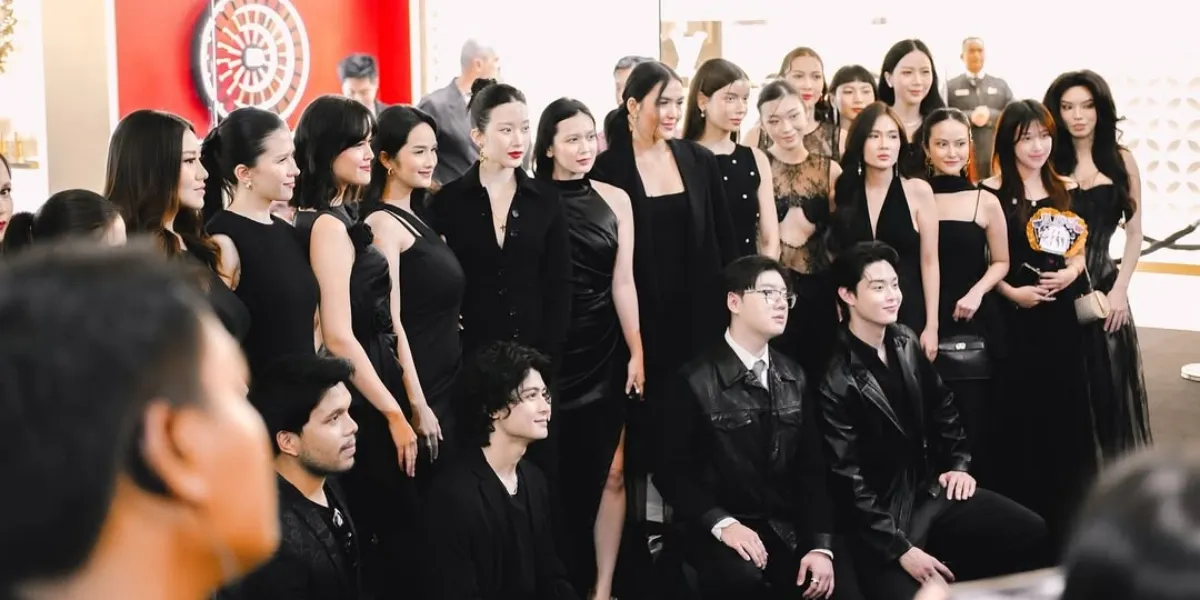 Portrait of Artists Attending the Grand Opening of Dolce & Gabbana, Photo with Moon Ga Young