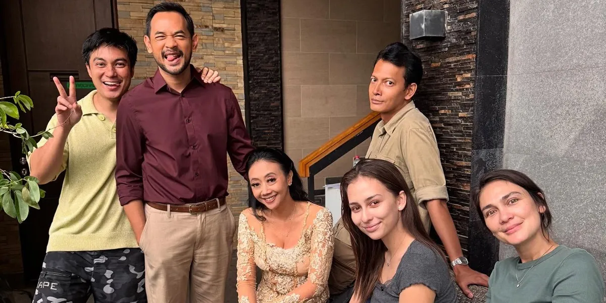 7 Behind-the-Scenes Photos of the Film SUKMA by Baim Wong, Oka Antara, and Luna Maya Pranked by the Crew