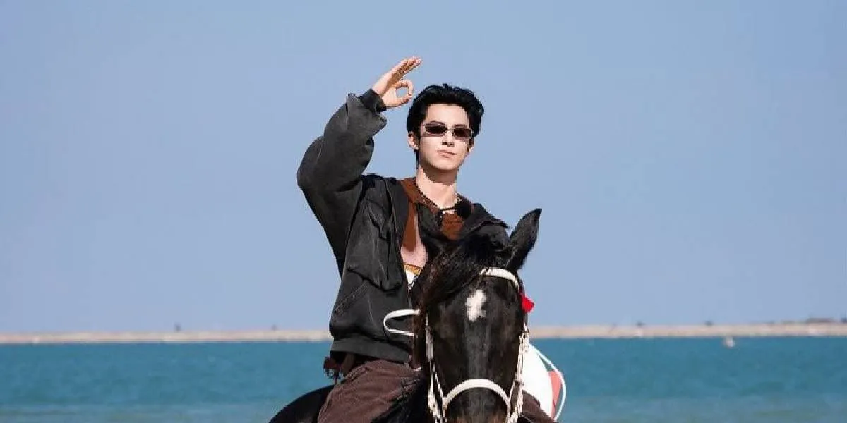 Portrait of Dylan Wang Riding a Horse, His Handsomeness Captivates Fans Even More