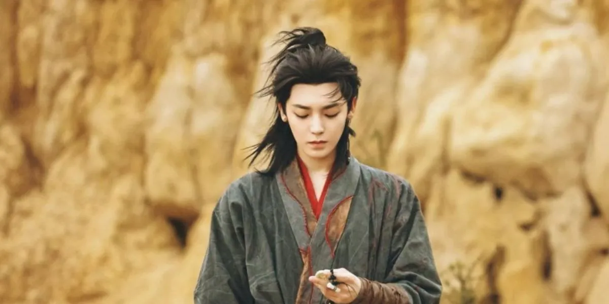 9 Photos of Hou Minghao Wearing Hanfu, Classic Charm Mixed with Elegant Visuals