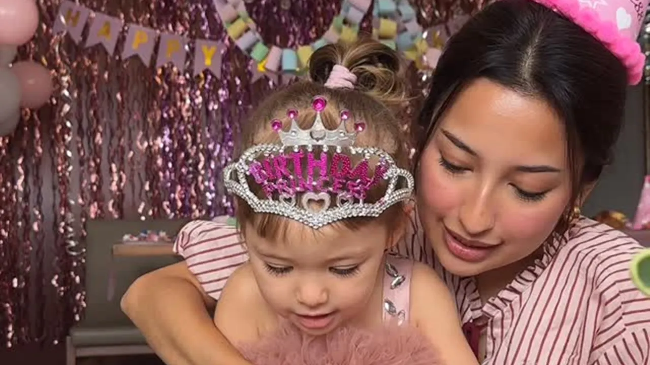 Portrait of Jennifer Coppen Celebrating Kamari's 3rd Birthday, Writes a Touching Message