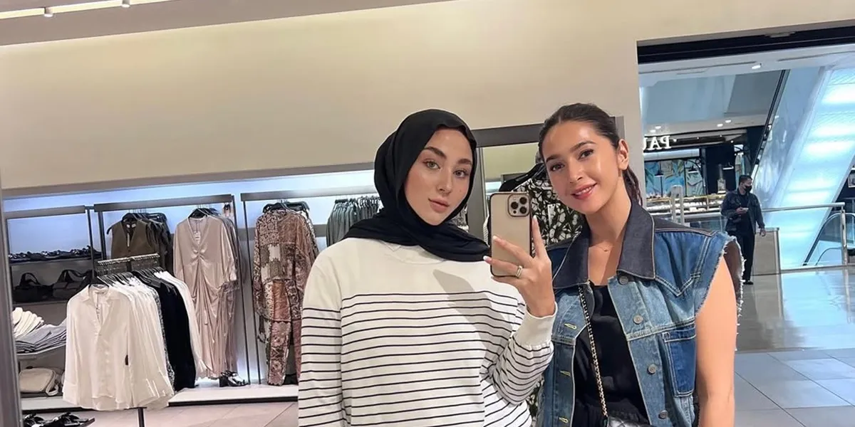 Portrait of Nabila Syakieb with her niece Guzel, Above Average Beauty