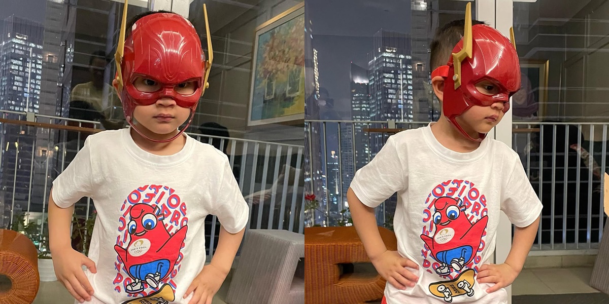 Portrait of Rayyanza Cosplaying as the Adorable Superhero Flash, Netizens: So Cute!