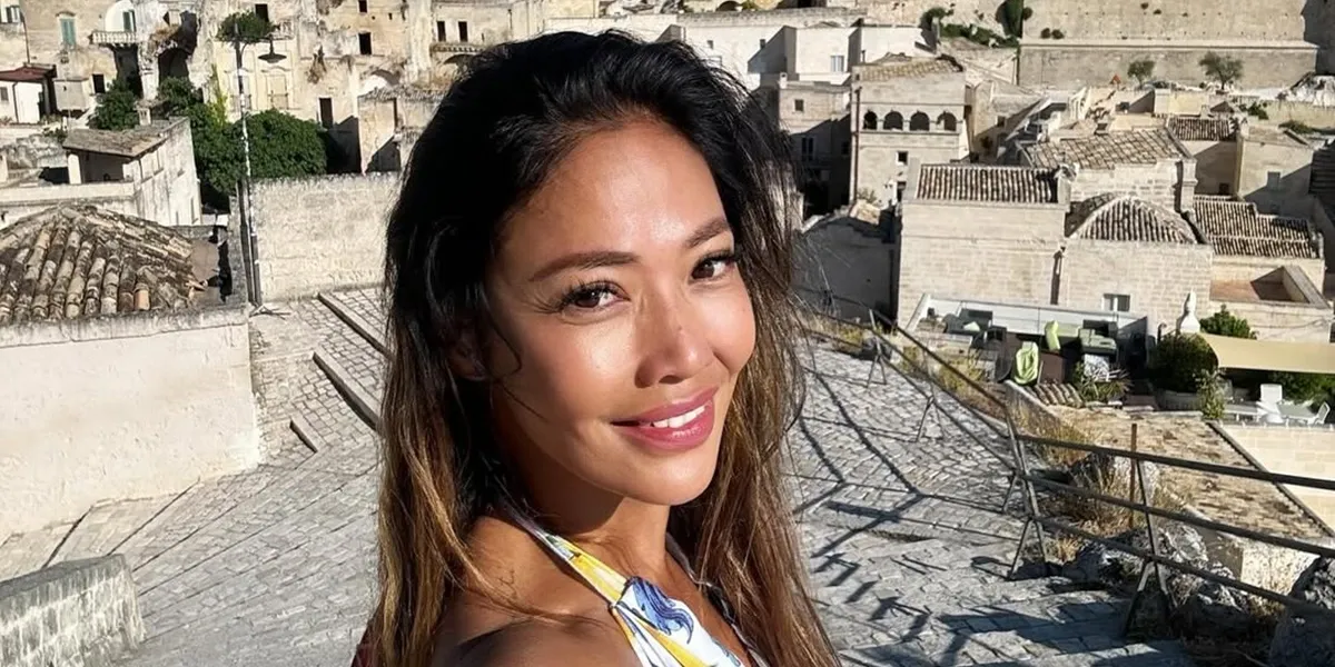 Profile of Shanty, Senior Musician Who Just Got Engaged at 47 Years Old