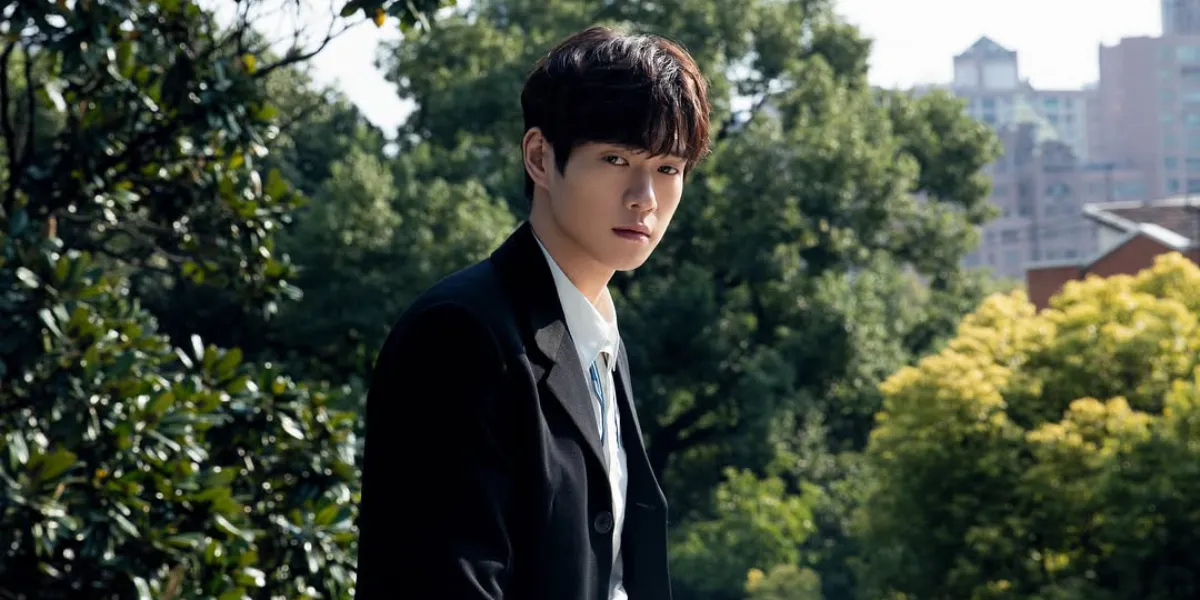 Profile of Wei Daxun, Versatile Chinese Actor with a Glorious Career