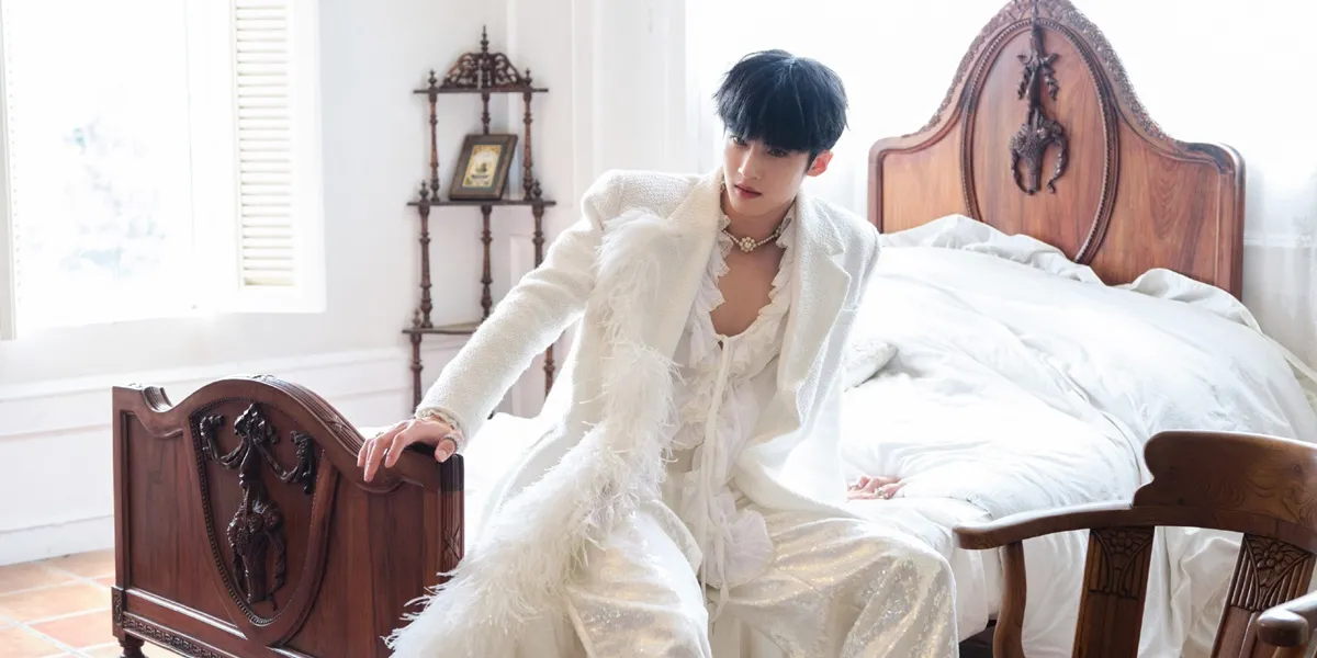 Profile of Yan An, the Handsome Actor Who is Also an Idol in China and a Musician with Above-Average Piano Skills