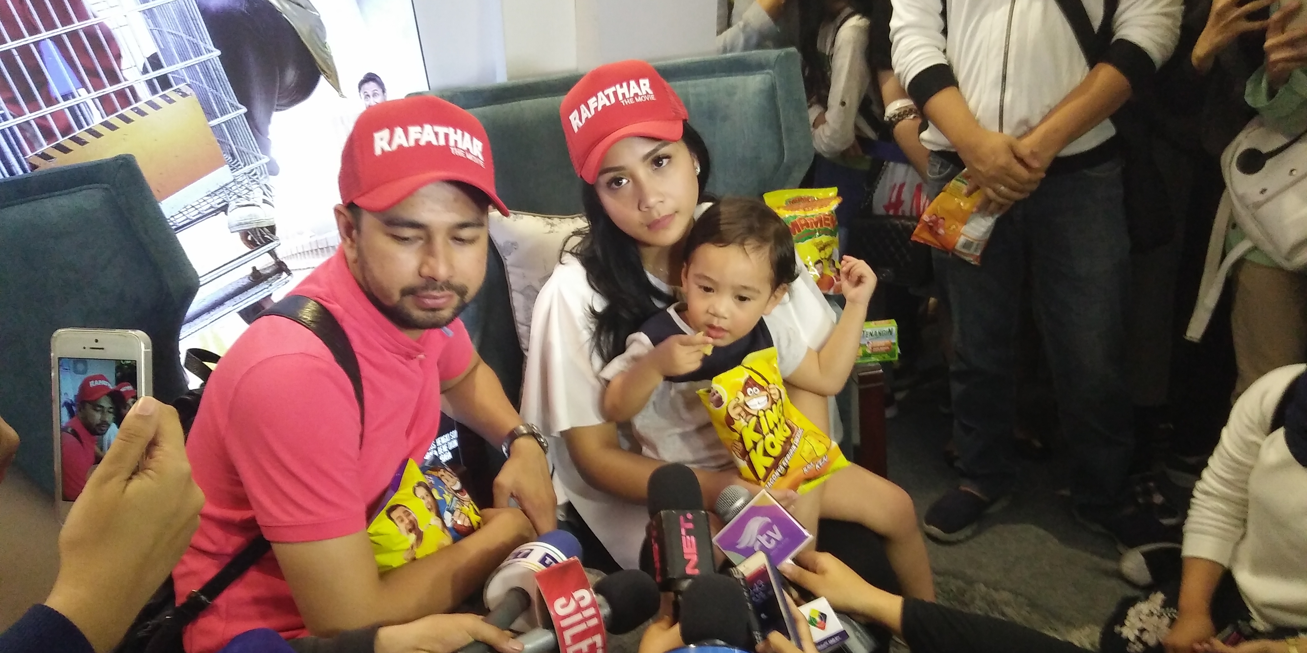 Pulang Dari Eropa Raffi Ahmad Nagita & Rafathar Jumpa fans