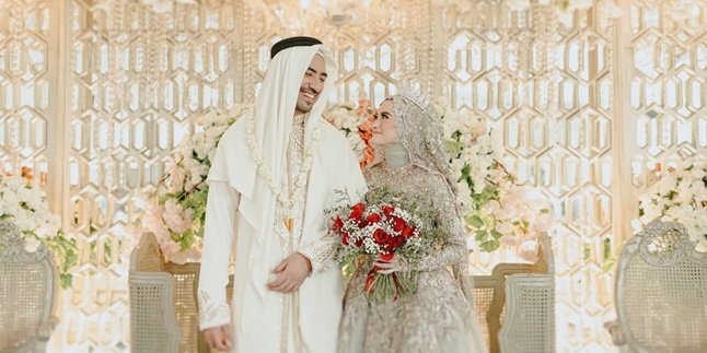 Having a Large Family, Reza Zakarya and Valda Alviana Hold 4 Events to Celebrate Their Wedding