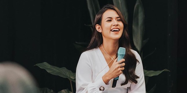 Raisa Announces Her Concert at GBK Stadium Must Be Postponed