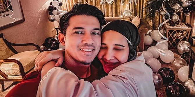 Celebrate 10th Wedding Anniversary, Irwansyah and Zaskia Sungkar Write Romantic Messages to Each Other!