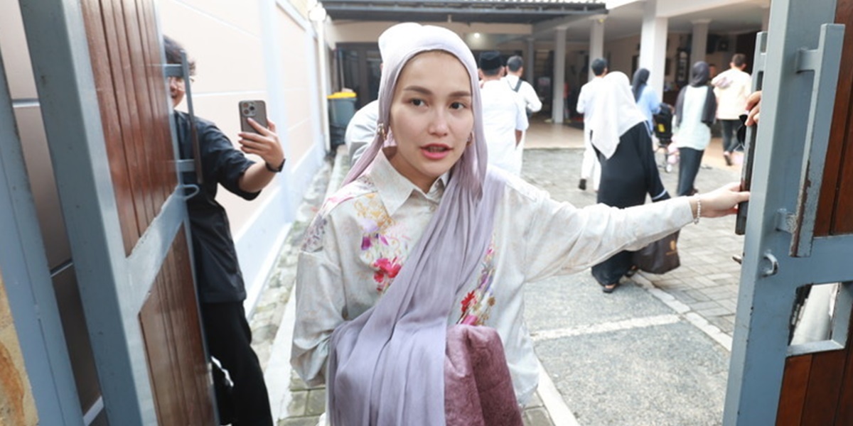 Celebrate Idul Adha with Sacrifice at Home, Ayu Ting Ting: As Usual, We Are Butchers