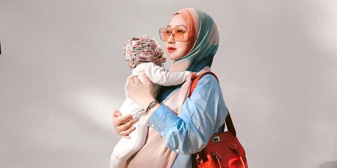 Celebrating the 'Half' Birthday of Her Child, Dian Pelangi Admits Missing Family Gathering