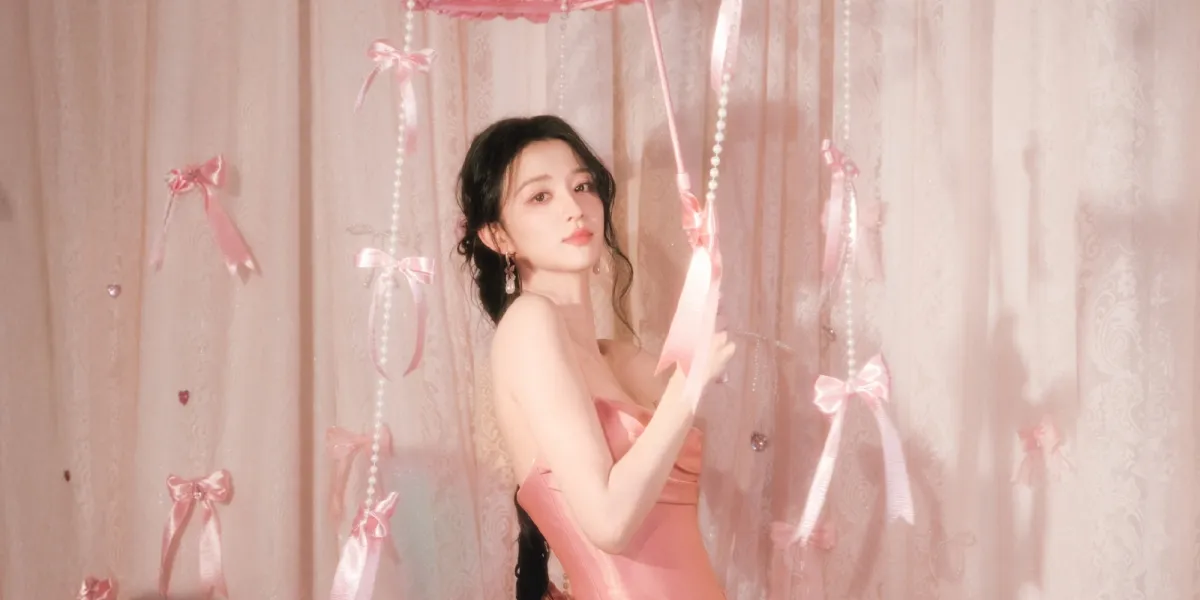 Celebrating Her 27th Birthday, Wang Churan Looks Fresh and Dreamy in Her Latest Photoshoot