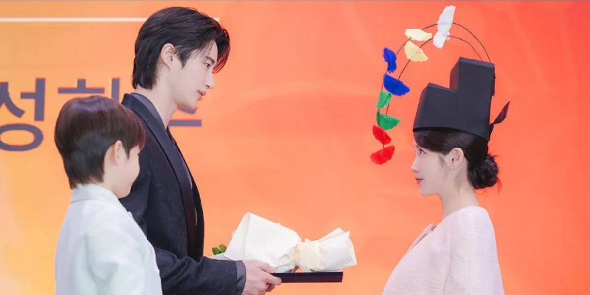 [Review] 'PERFECT CROWN' Episode 2: IU & Byeon Woo Seok's Scandal Creates a Stir