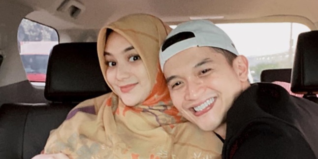 Rezky Aditya Shares Photo with Baby Athar, Netizens Say Resembles Boboho