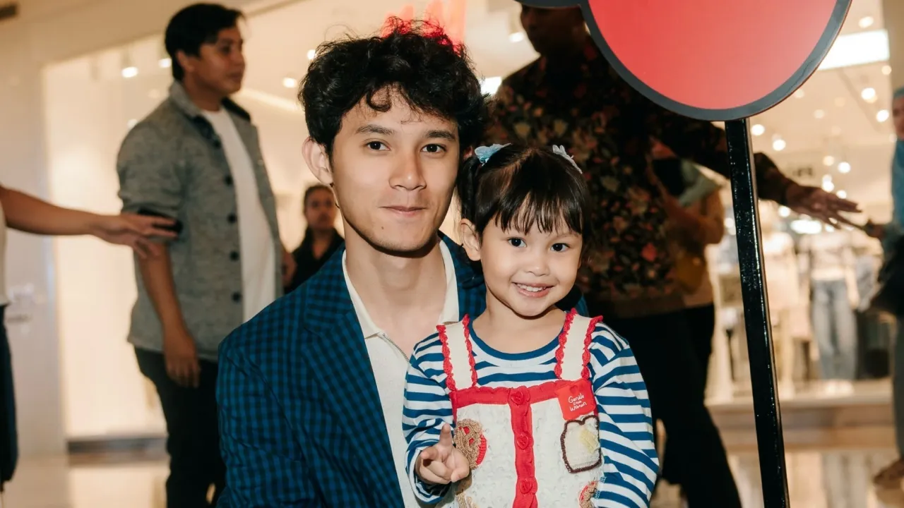 Rizky Langit, Rossa's Child, Now Comes Home More Often Because of Raina