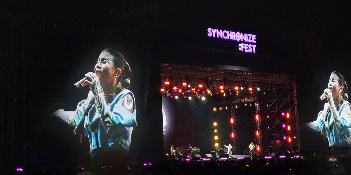 Rossa Sings the Soundtrack of the Cartoons Doraemon and Shinchan at the Synchronize Fest 2024 Stage