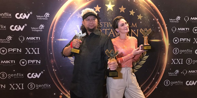 'SABAR INI UJIAN' and 'AFFLICTION' Almost Sweep All Awards at the 2021 Indonesian Journalists Film Festival