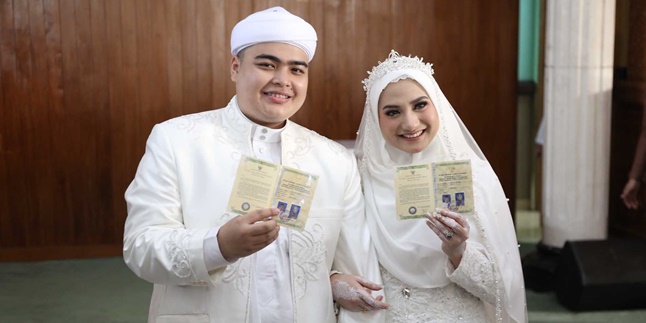 Sah! Muhammad Ameer Azzikra Officially Marries Nadzira Shafa