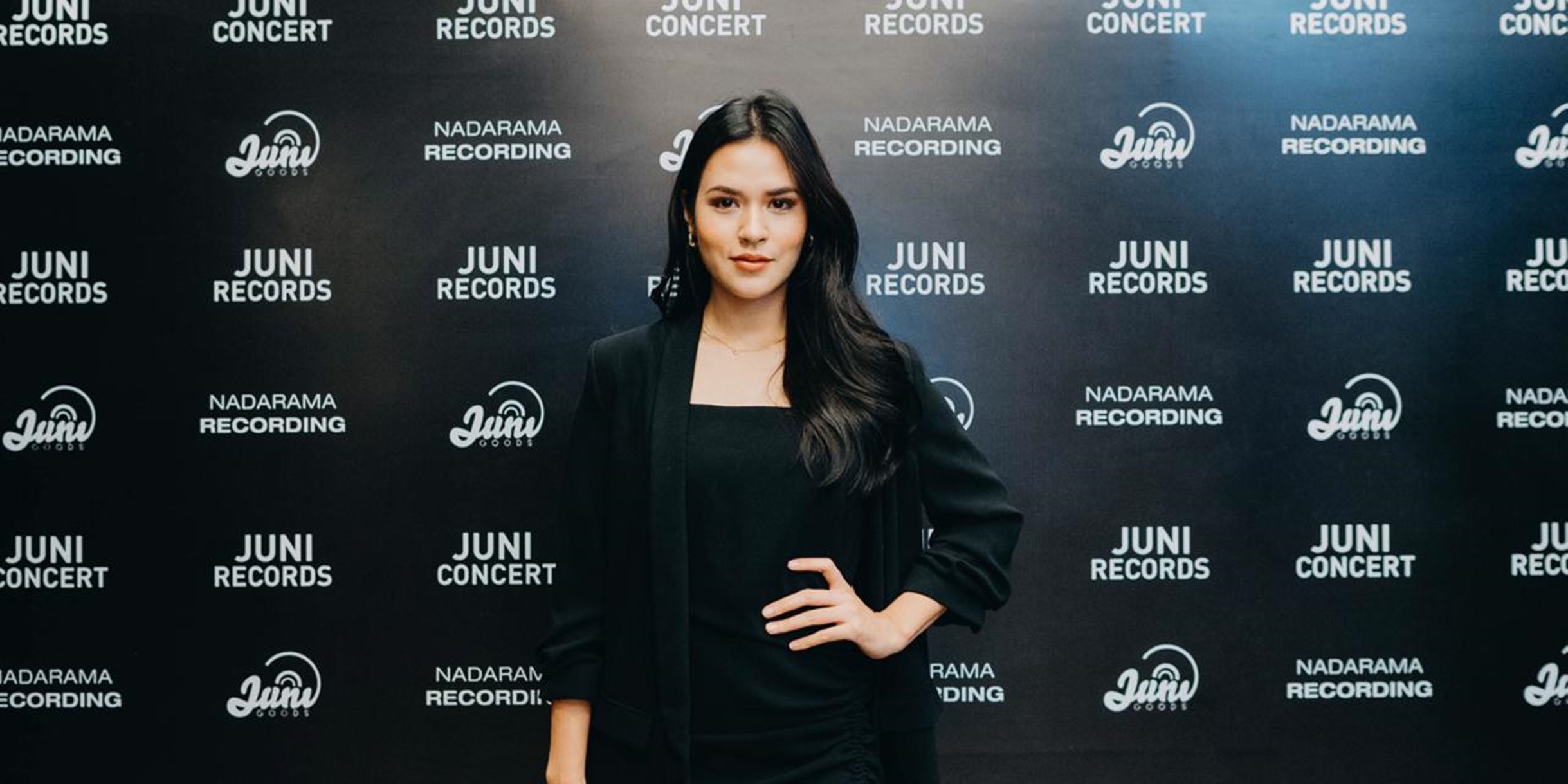 While Holding Back Tears, Raisa Apologizes for the Delay of Her Concert