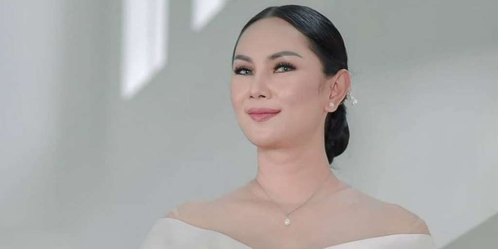 Before Officially Marrying Vicky Prasetyo, Kalina Ocktaranny Spends Time Alone and Fills Off Air Events in Bandung