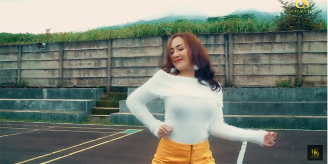 Ucie Sucita's Sexiness, a Dangdut Singer who Covers Aurel Hermansyah's Single Kepastian