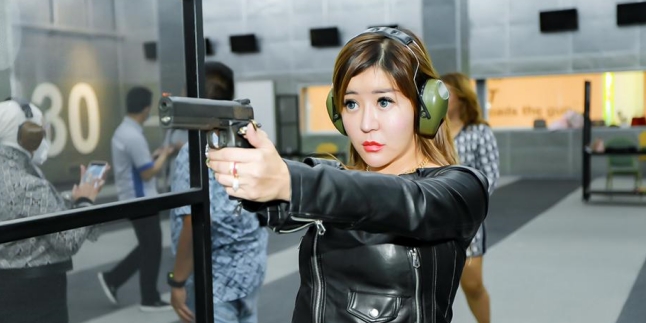 Selebgram Dewi Biechu Pursues Shooting as a Form of Self Defense and to Train Serenity