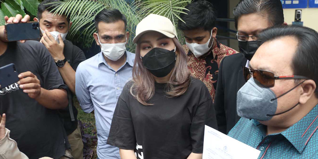 Serious About Imprisoning KD, Ayu Ting Ting Makes a Police Report Again