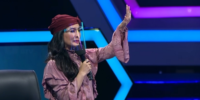 Stop Voice of Ramadan Contestants While Singing, Iis Dahlia Flooded with Criticisms