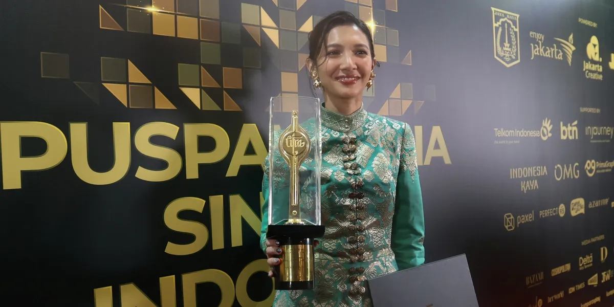 Sheila Dara Aisha Wins Best Female Lead at FFI 2025, Dedicates Victory to Vidi Aldiano