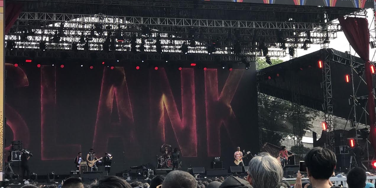 Slank Allows Synchronize Fest Audience to Take Off Their Clothes If They Feel Too Hot