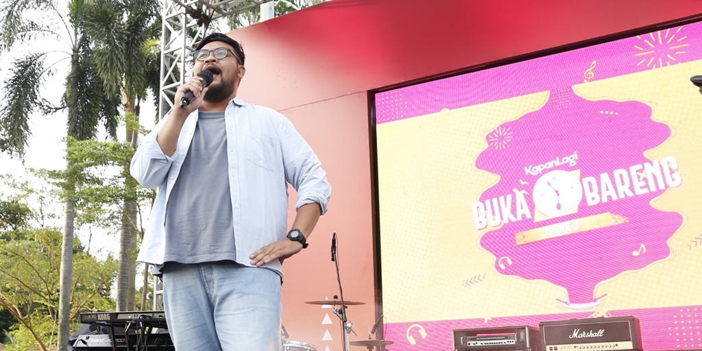 Stand-Up While Roasting Tri Suaka, Hifdzi Khoir Opens KLBB Program Volume 3 with Laughter