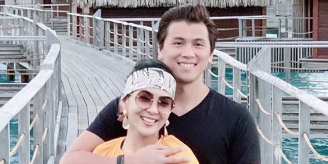 Syahrini Displays Selfie Photo with Reino Barack: I Love Living as Your Wife