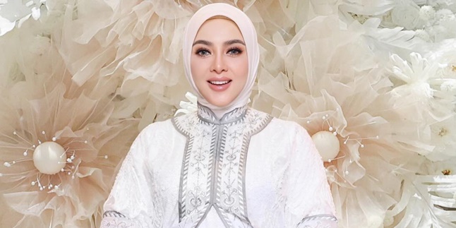 Syahrini Uploads Photos of Branded Baby Items, Feels Her Life Has Changed and Can't Wait