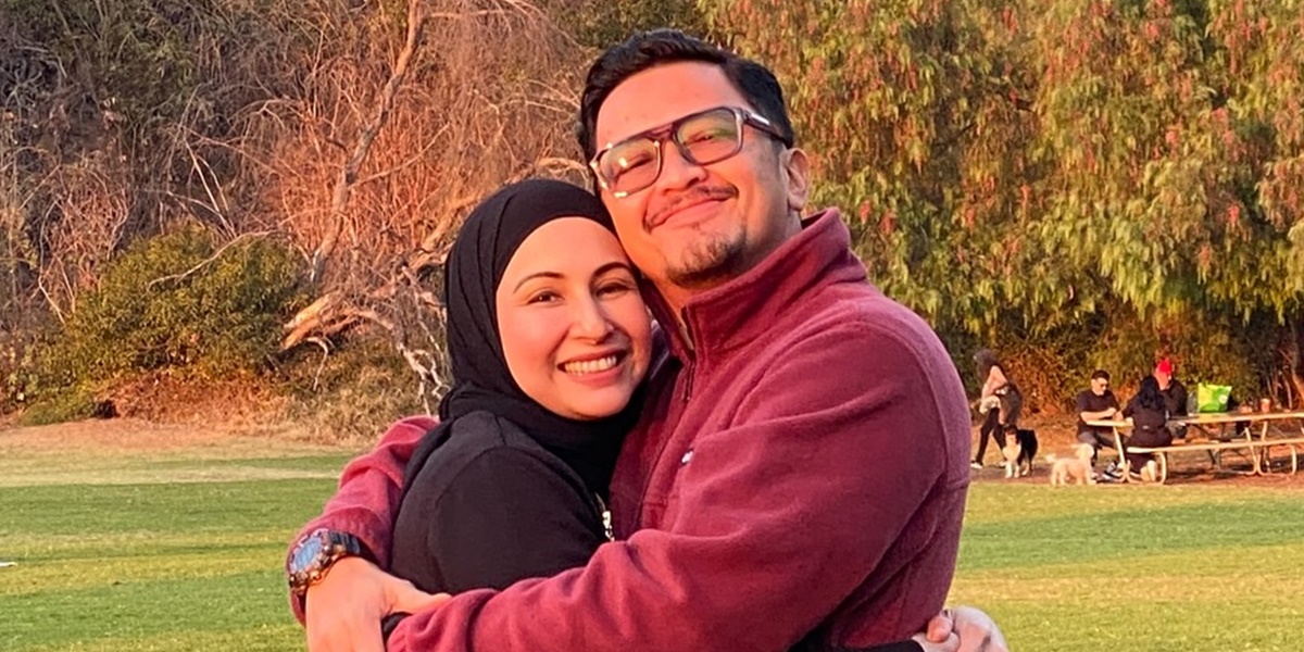 Not Wanting to Rush, Deswita Maharani and Ferry Maryadi Limit Their Second Child Abay in the Entertainment World