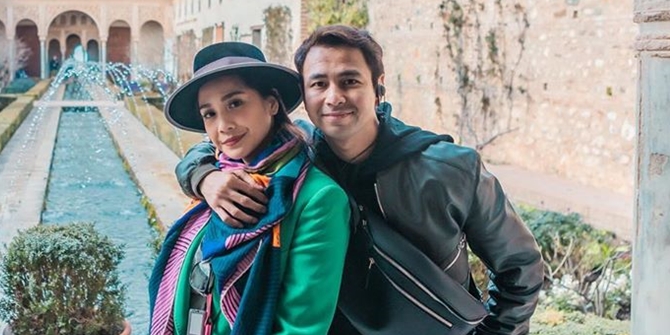 Not Often Going Out Together with Nagita Slavina, Once Raffi Ahmad Was Busy with His Phone