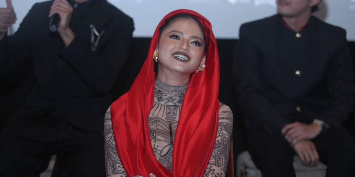 Not Afraid to Act with Snakes in 'BADARAWUHI DI DESA PENARI', Maudy Effrosina Shocked by the Number, Reaching Hundreds!
