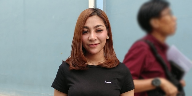 Does Not Accept Being Called a Commercial Sex Worker by Netizens, Singer Liza Aditya Reports to the Police