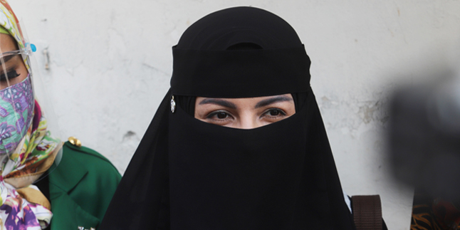 Fear of Death, the Reason Five Vi Finally Decided to Convert and Wear a Veil