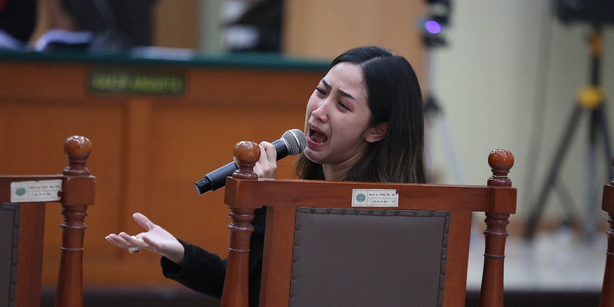 Tamara Tyasmara Cries While Giving Her Testimony in Dante's Death Trial