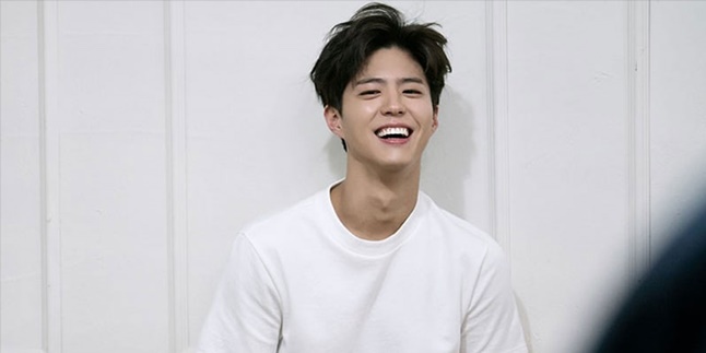 Show Different Charm, Park Bo Gum Changes Hairstyle in Drama 'RECORD OF YOUTH'