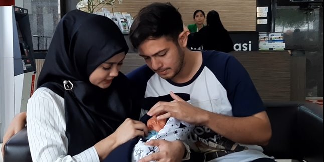 Tears of Happiness Rifky Balweel Breaks When Giving Adhan to His Second Child