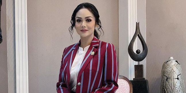 Serene and Beautiful, Krisdayanti Attends Atta Halilintar and Aurel Hermansyah's Engagement Event