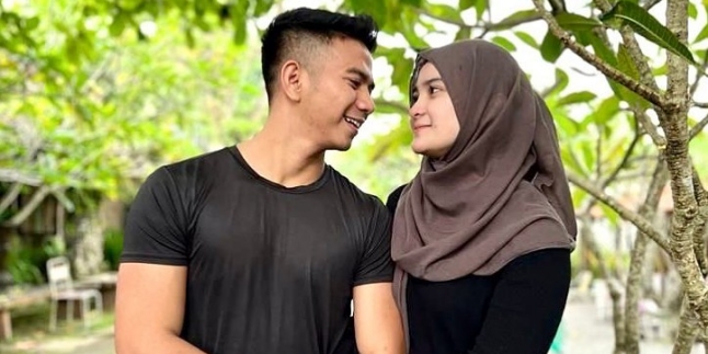 Refuting Divorce Rumors Due to Unfollowing Each Other with His Wife, Here's Ridho DA's Explanation