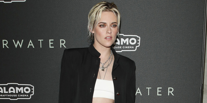 Caught Walking with Her Girlfriend, Kristen Stewart 'Forgets' to Button Up Her Shirt