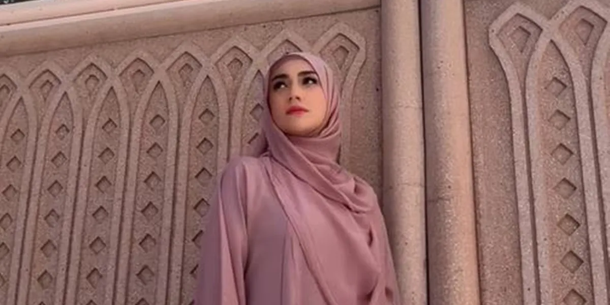 Close Neighbor, Celine Evangelista Admits to Being Shocked Hearing About Najwa Shihab's Husband Passing Away