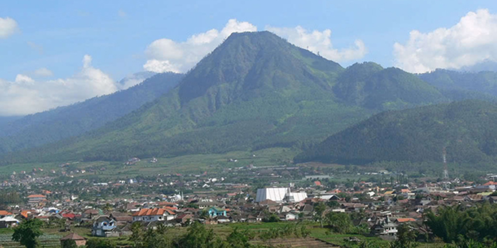 Leave Shoes and Socks, Mountaineer Panderman Not Yet Found