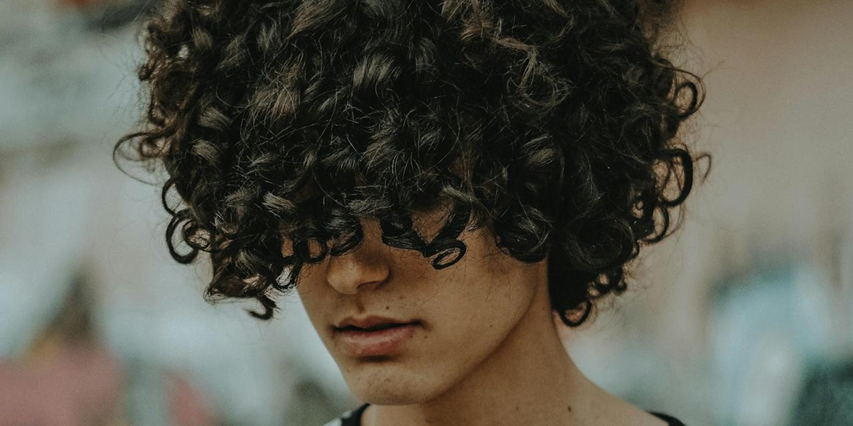 Care Tips and Curly Hair Style Choices for Men to Look Neat and Healthy