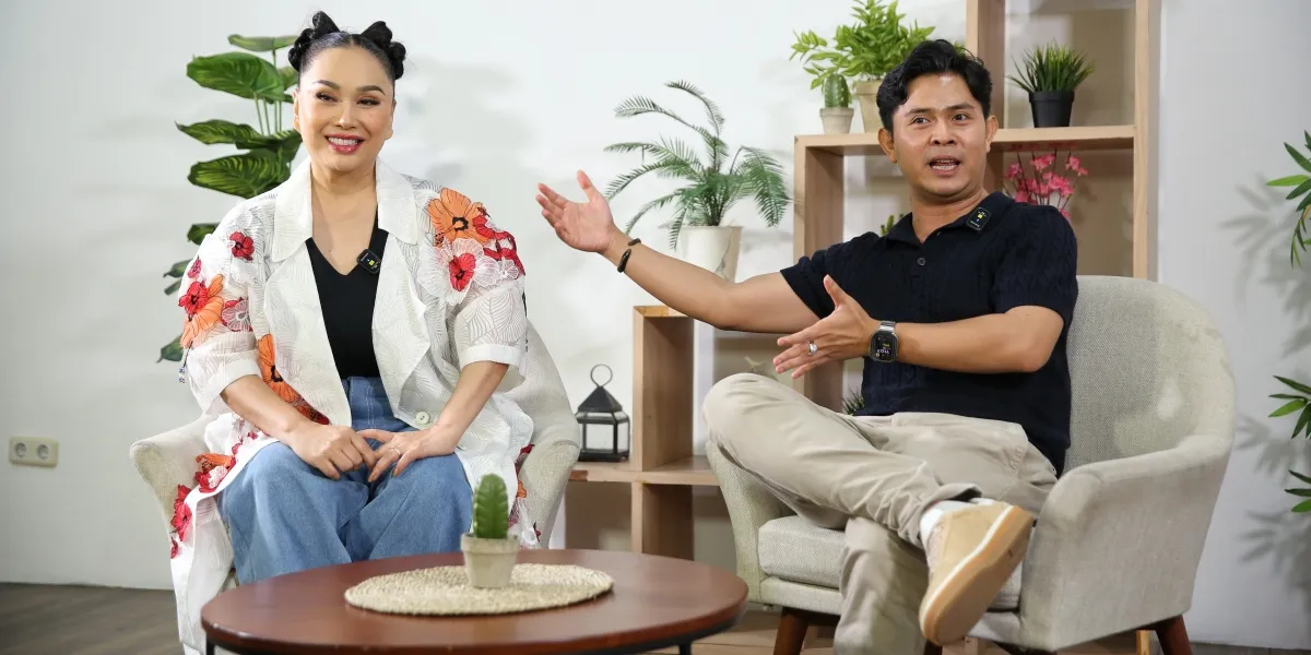 Titi DJ & Cakra Khan Discuss the Song 'Layar' from the Soundtrack of 'SIAPA DIA...' at KapanLagi Talks